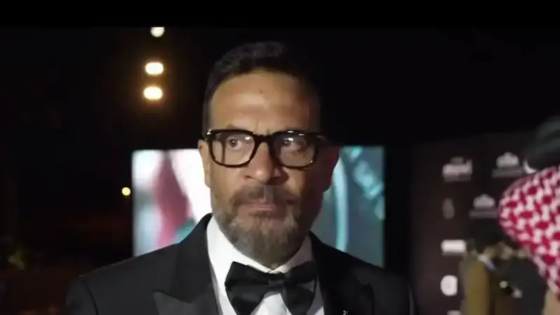 ماجد المصري يبكي على الهواء ويتوسل بالدعاء لابنته الصغرى