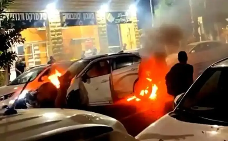 حادث انفجار سيارة في عكا بإسرائيل