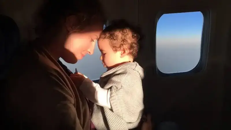 جواز سفر الأم بأولادها.. هل هو حق أم حلم؟
