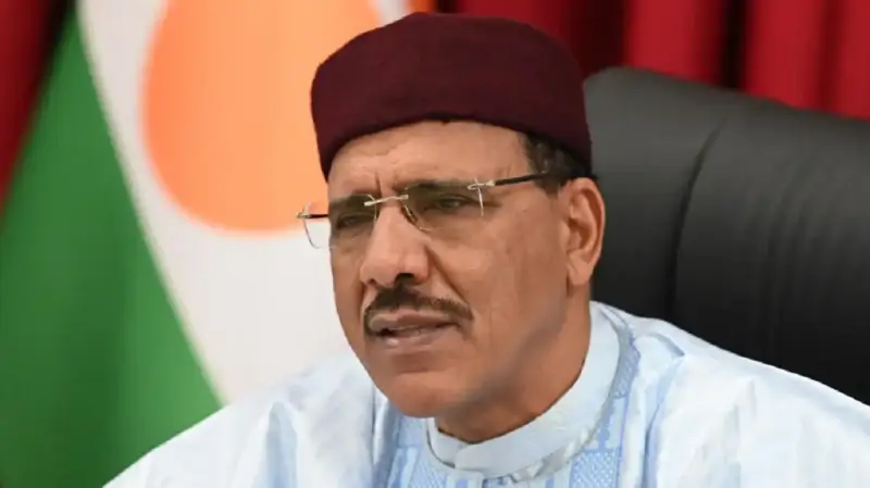 رئيس النيجر السابق محمد بازوم المحتجز