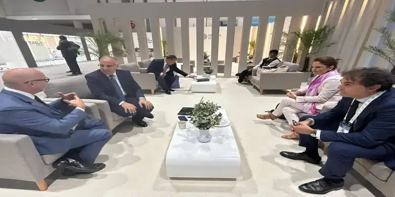 جانب من اللقاء بين الطرفين