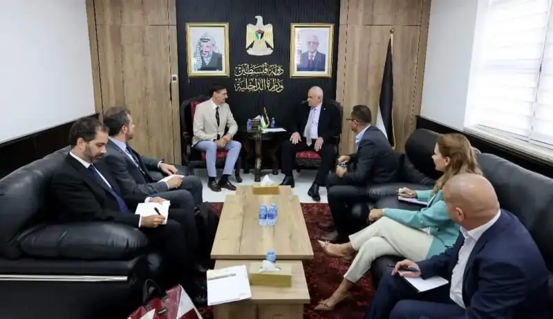 وزير الداخلية الفلسطيني مع ممثل الاتحاد الأوروبي