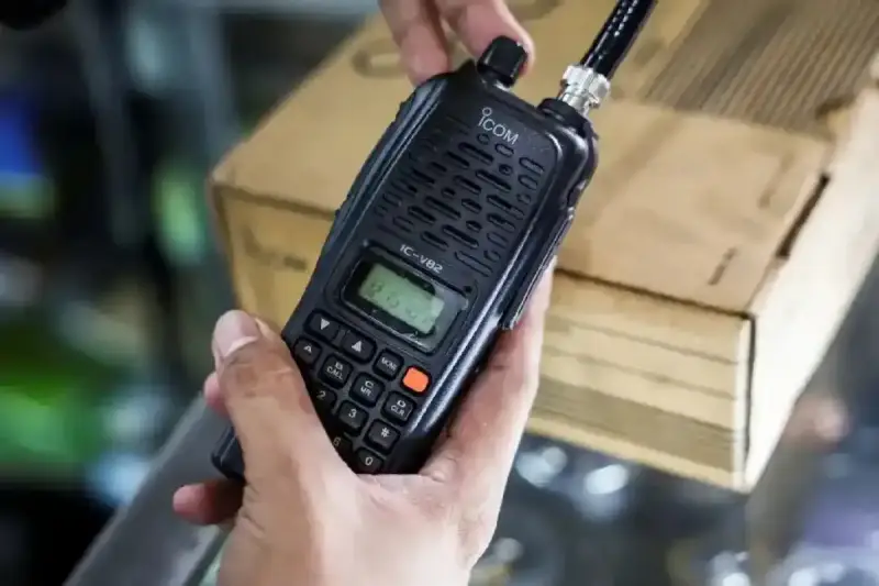 جهاز icom v82