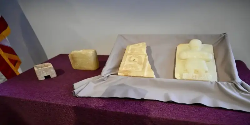 قطع آثارية يمنية