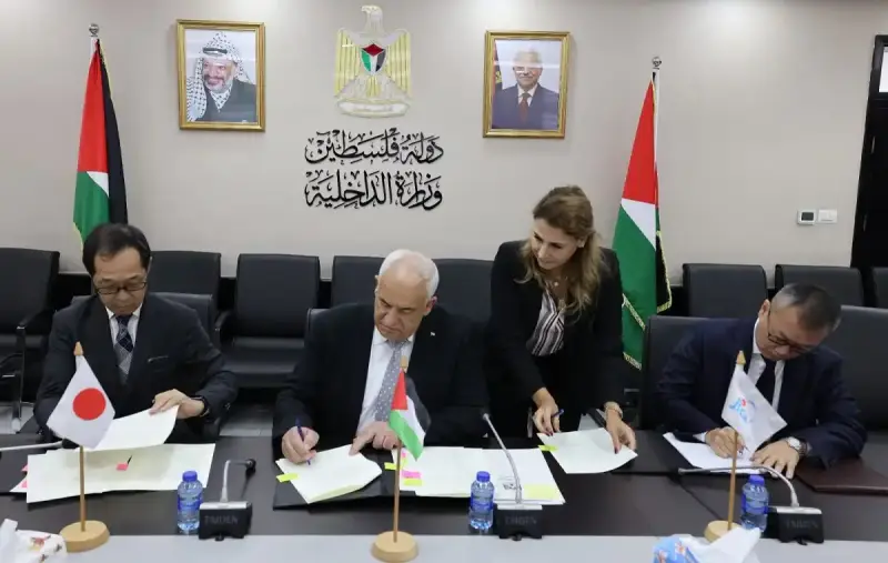 منحة يابانية لتطوير مكافحة الحرائق بالضفة الغربية