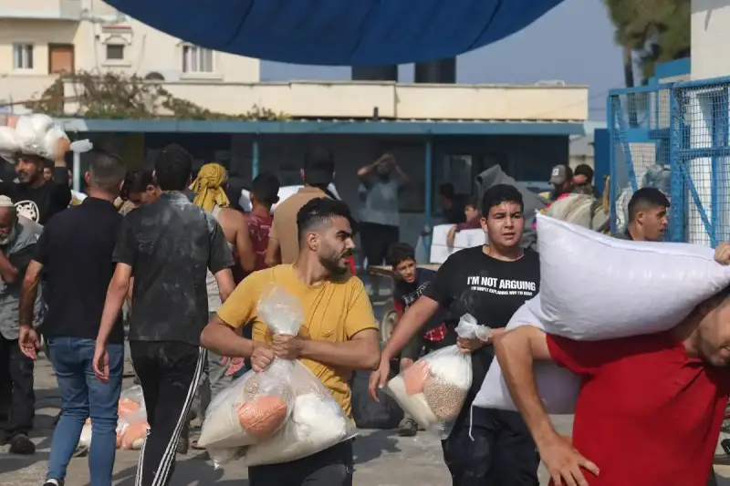 توزيع المساعدات في غزة