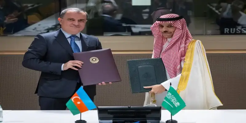 جانب من توقيع الاتفاقيات