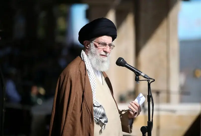 علي خامنئي