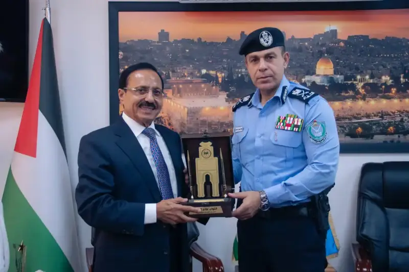 مدير الشرطة الفلسطينية ورئيس أمناء الجامعة الأمريكية