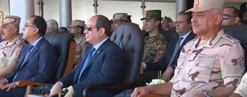 السيسي يشهد تفتيش حرب الفرقة السادسة
