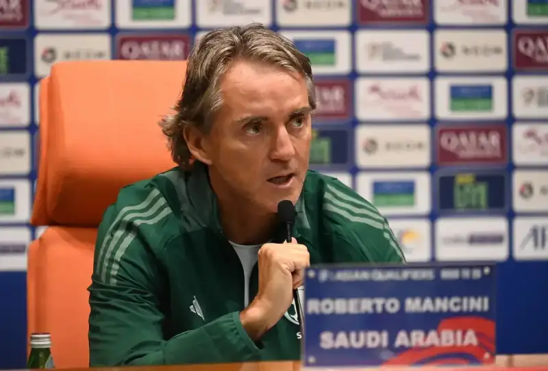 المدرب الإيطالي  روبرتو مانشيني