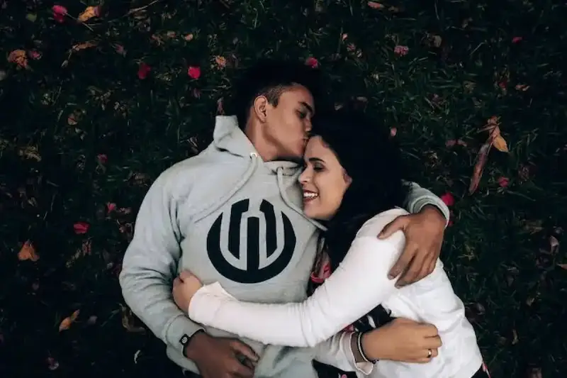 الاحتواء في العلاقة بين الرجل والمرأة