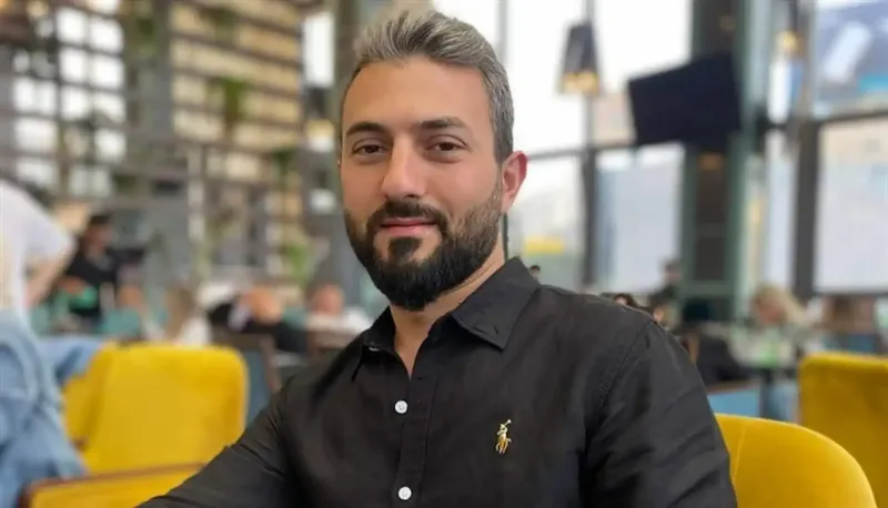 لبناني يحول الحافلات إلى مدارس