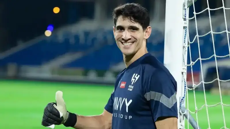 ياسين بونو حارس مرمى الهلال