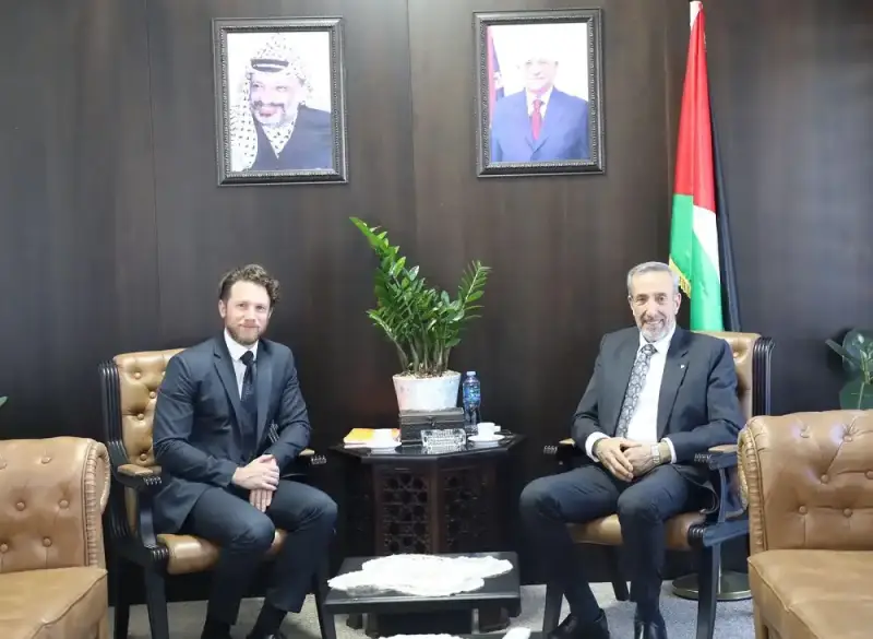 وزير العدل الفلسطيني مع المستشار السياسي في القنصلية البلجيكية
