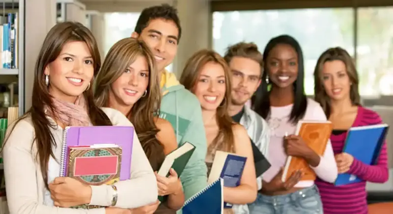 شباب الجامعات