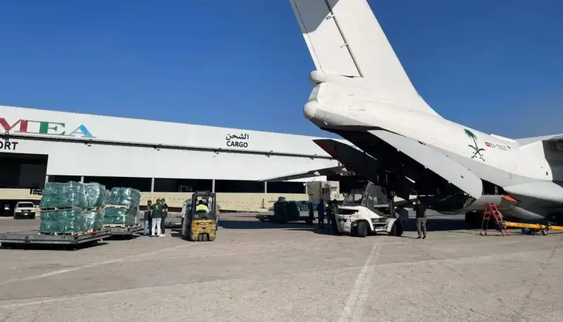 جانب من المساعدات السعودية إلى لبنان