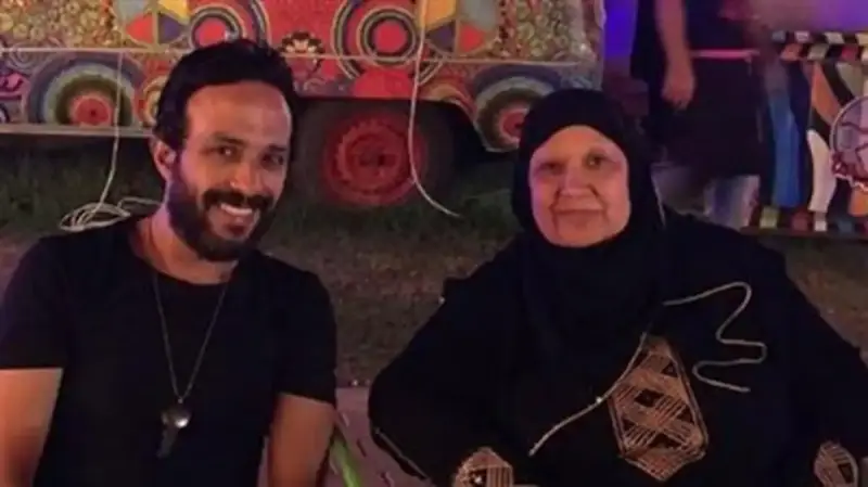 وفاة والدة الفنان أحمد عصام