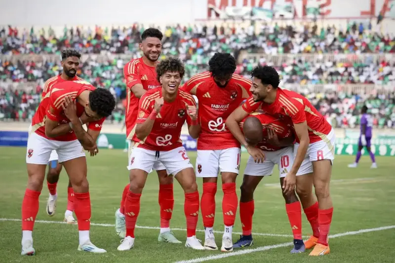 الأهلي والعين