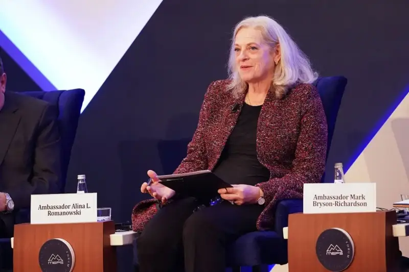ألينا رومانوسكي سفيرة الولايات المتحدة لدى العراق
