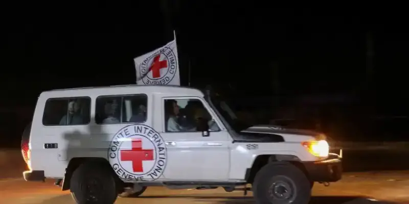 سيارة الصليب الاحمر