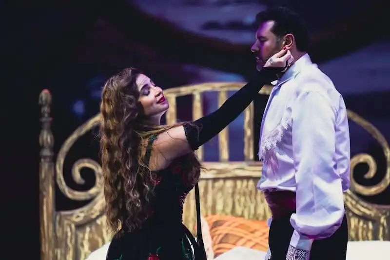 عمرو يوسف ومي عز الدين