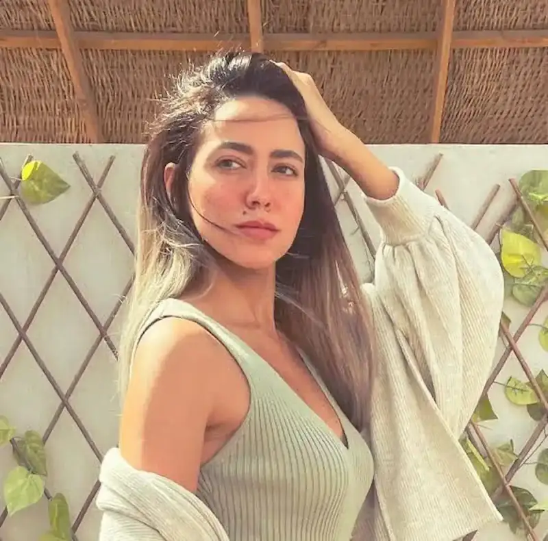 هند عبد الحليم تكشف تفاصيل إصابتها بشلل المعدة