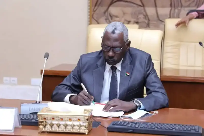 وزير الدفاع السوداني الفريق ياسين إبراهيم ياسين