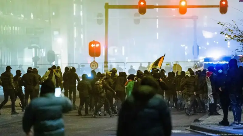 حرب شوارع في أمستردام