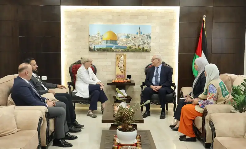 "Heal Palestine" وزير الصحة الفلسطيني مع وفد