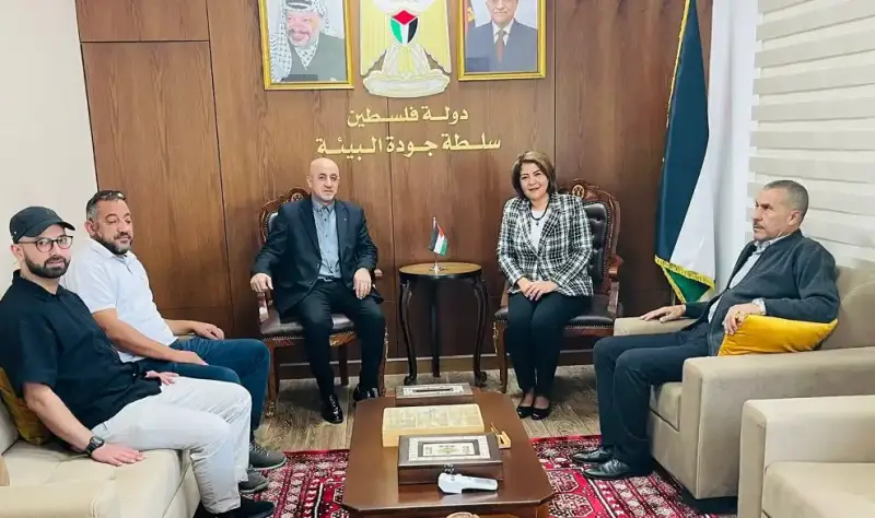 رئيس سلطة جودة البيئة وممثلو البنك الدولي