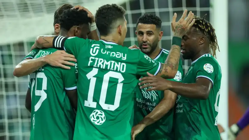 الأهلي المصري ضد الأهلي السعودي