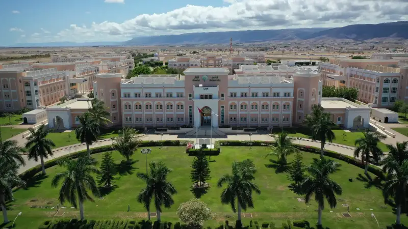 جامعة ظفار في عمان