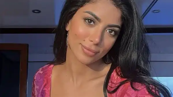 كارولين عزمي
