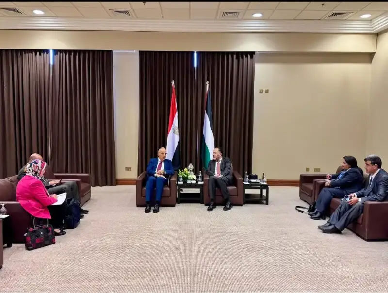 وزير المياه المصري مع رئيس سلطة المياه الفلسطيني
