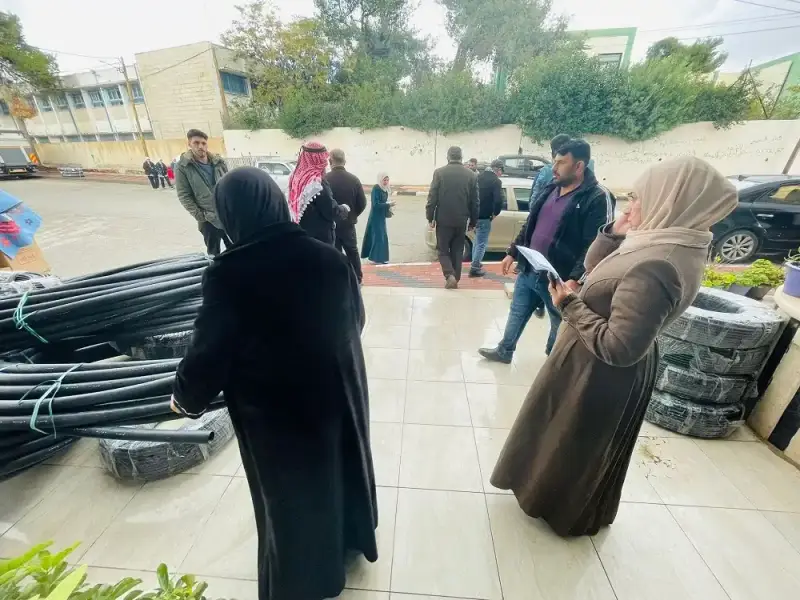 توزيع معدات زراعية لمحصول الكينوا