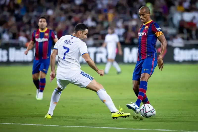 كلاسيكو الأساطير بين ريال مدريد وبرشلونة