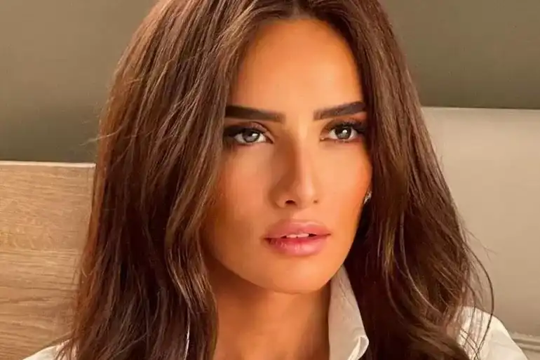 الفنانة زينة