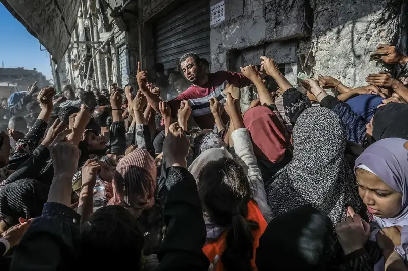 طوابير الخبز في غزة