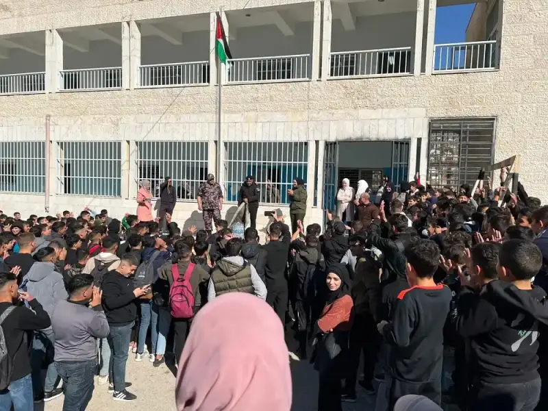 تدريب الطلاب في الدفاع المدني الفلسطيني