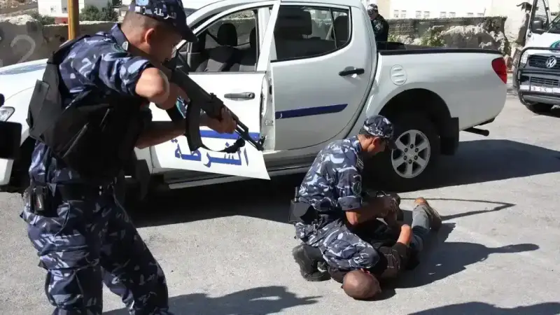 الشرطة الفلسطينية تضبط تاجر آثار