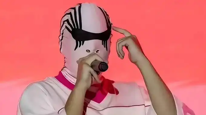 المغني توو ليت