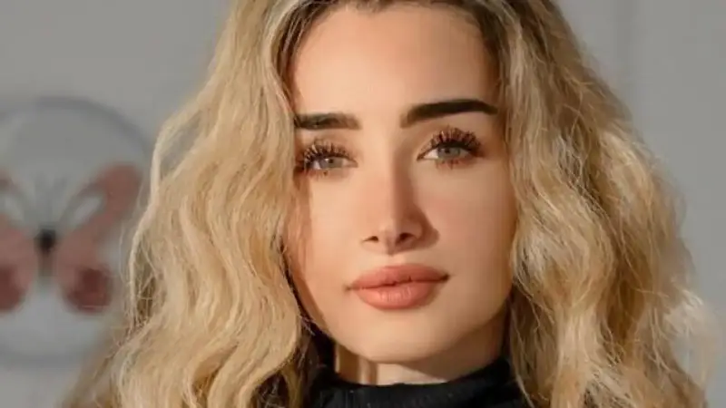 هنا الزاهد