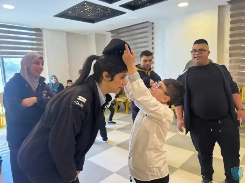الشرطة الفلسطينية تشارك بفعالية ترفيهية لذوي الإعاقة