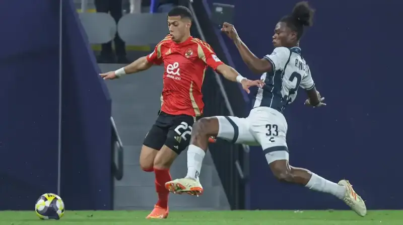 إمام عاشور لاعب الأهلي
