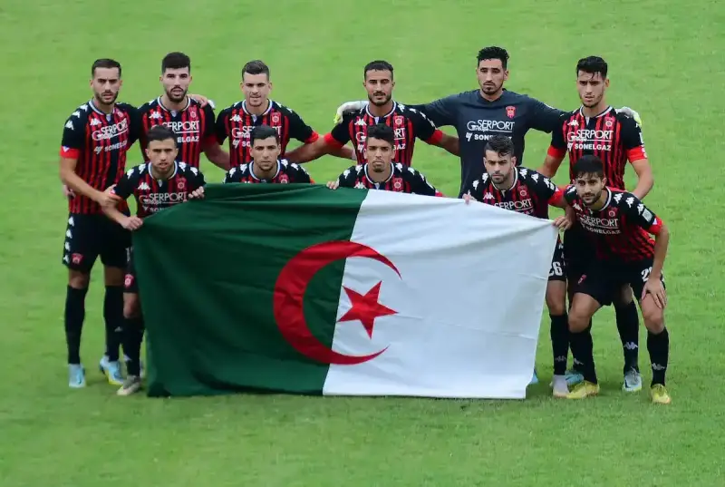 اتحاد الجزائر ضد أسيك ميموسا