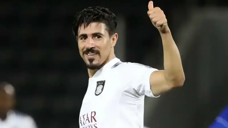 المهاجم الجزائري بغداد بونجاح