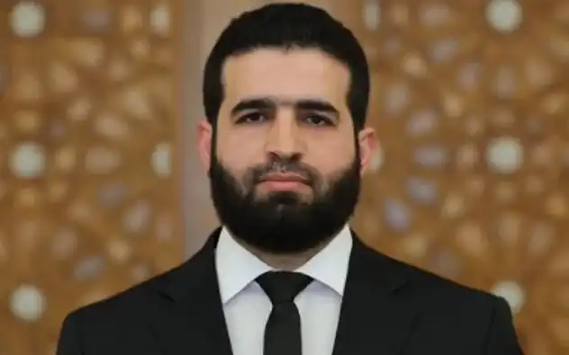 من هو أنس خطاب ؟
