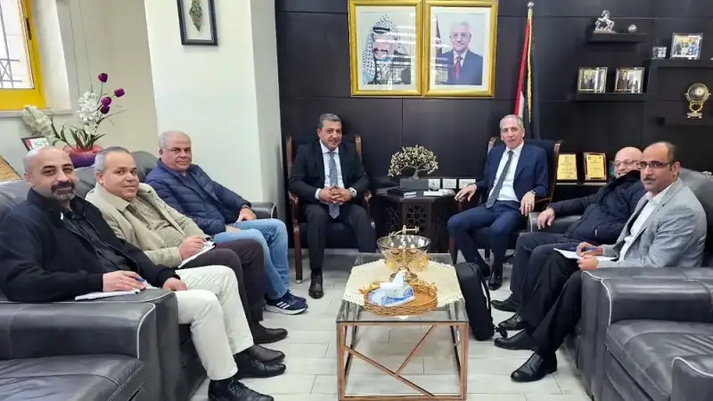 الصحة والحكم المحلي يناقشان التخلص من النفايات الطبية