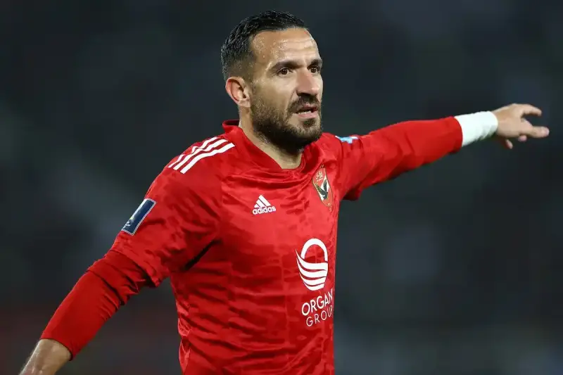 علي معلول نجم الأهلي المصري